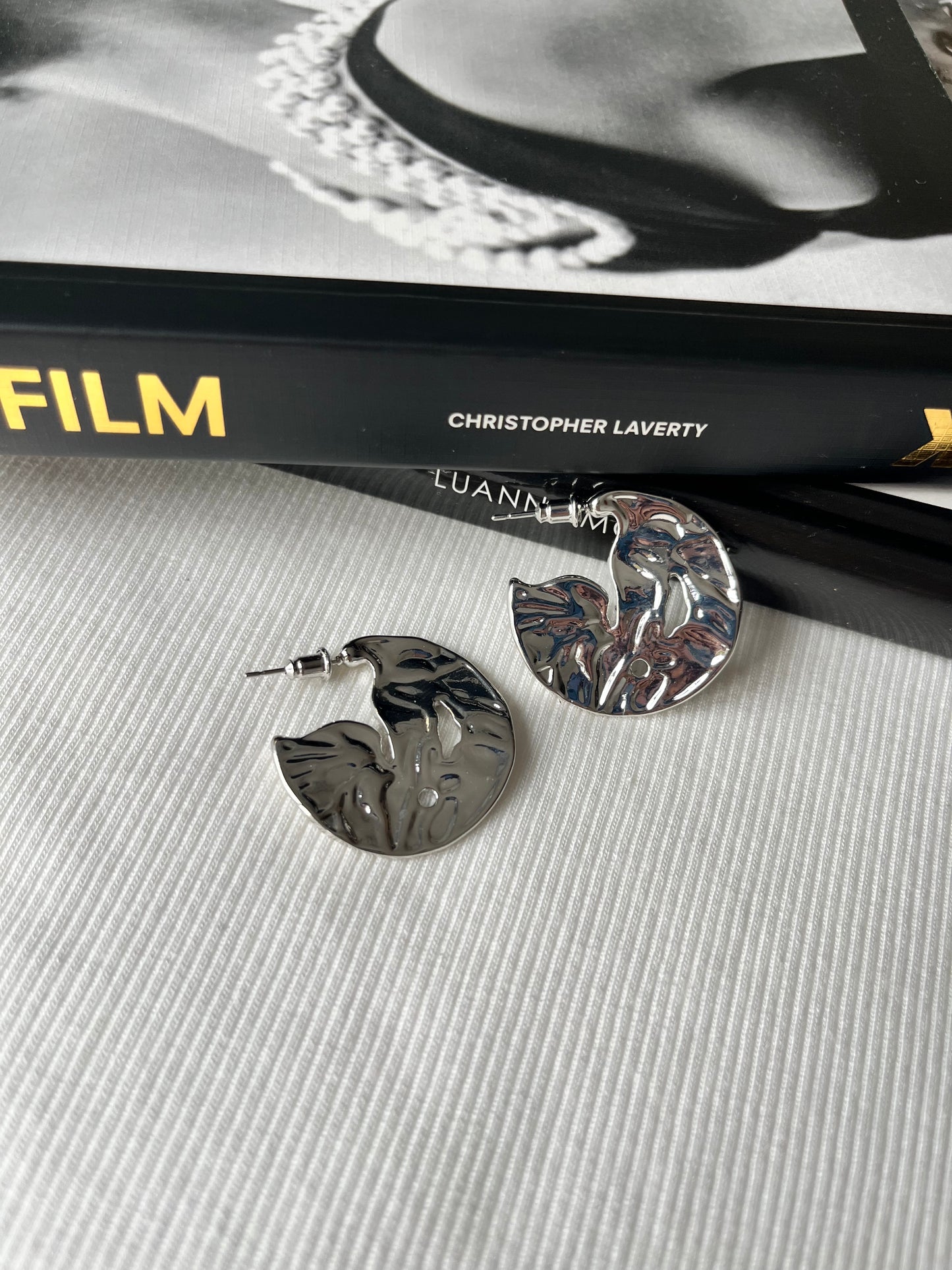 Sidabro splavos, nerūdijančio plieno, modernū auskarai.