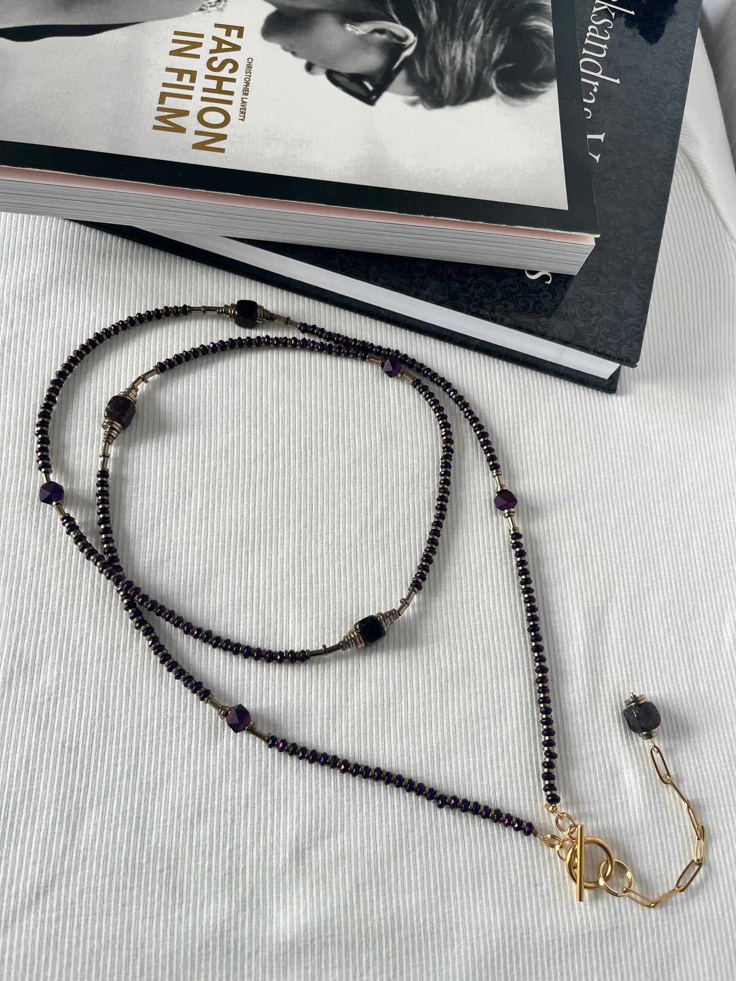 Vienetinis rankų darbo vėrinys, violetinės spalvos