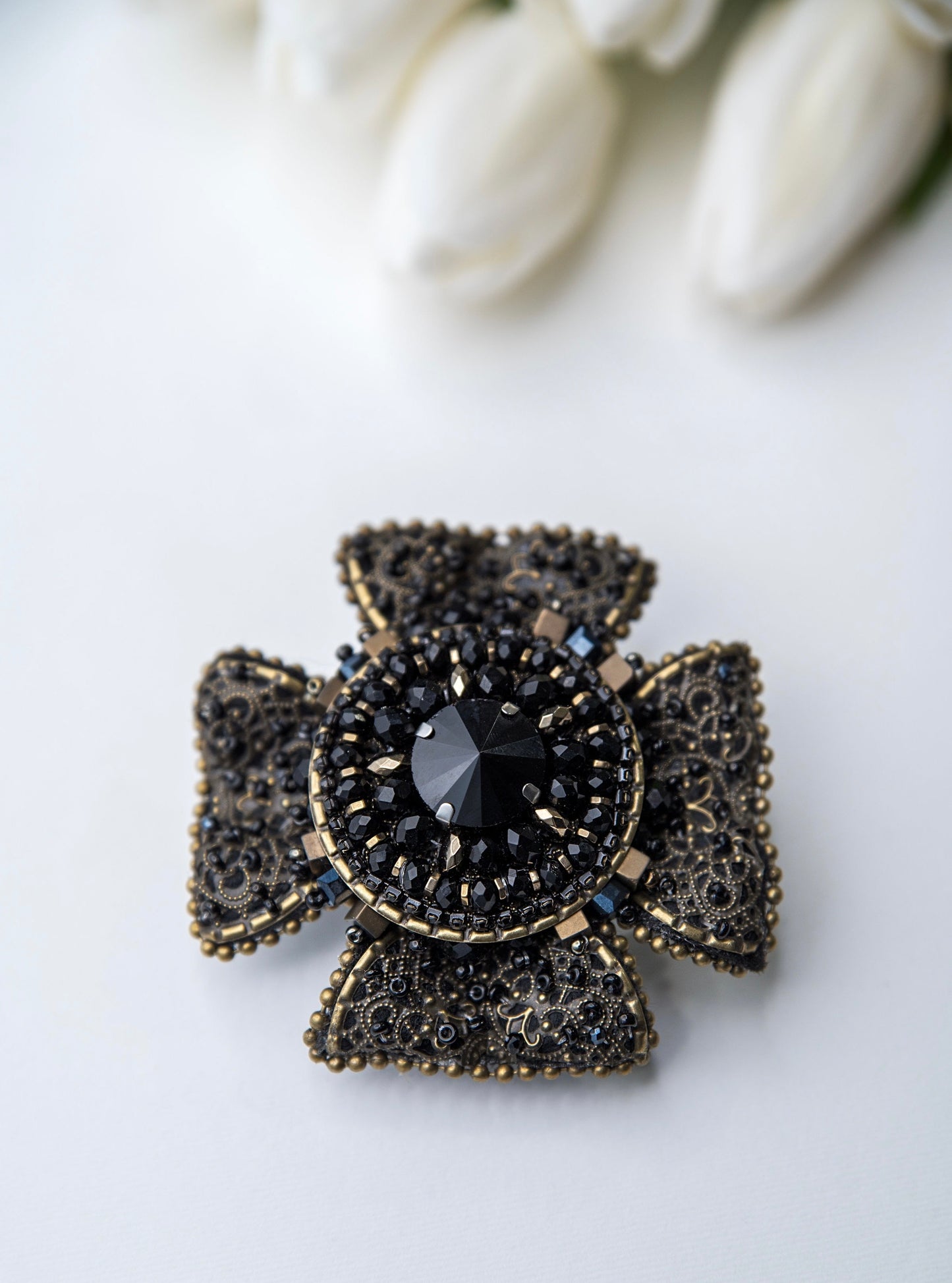 Rankų darbo autorinė sagė ORDINAS juodos spalvos - Ritos menė