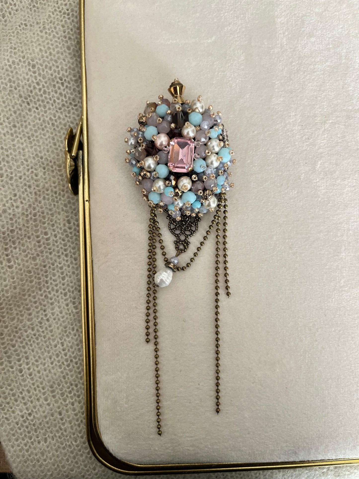 Išskirtinė rankų darbo sagė BOHEMA rožinės spalvos - Ritos menė Nr.1