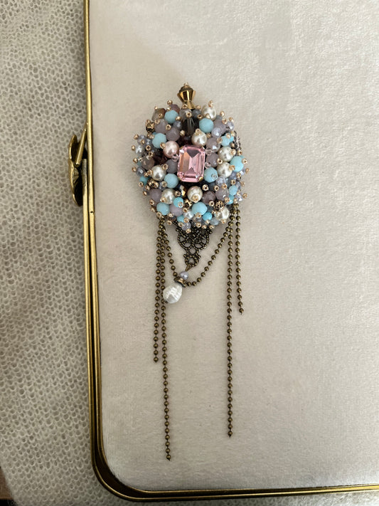 Išskirtinė rankų darbo sagė BOHEMA rožinės spalvos - Ritos menė Nr.1