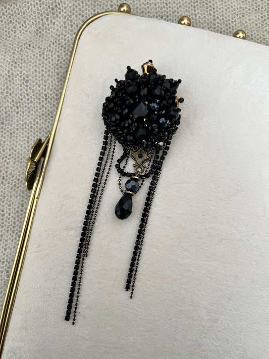 Išskirtinė rankų darbo sagė BOHEMA juodos spalvos - Ritos menė Nr.1